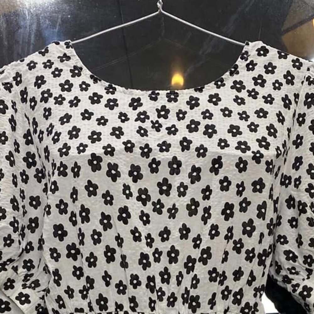 Black & White Floral Puff Sleeve Midi Dress - Picture 2 of 4